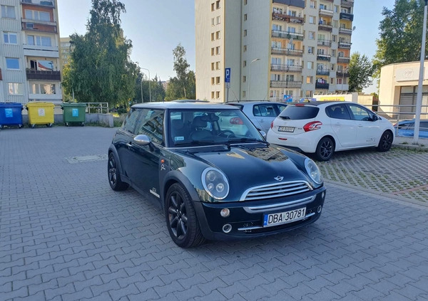 MINI Cooper cena 13500 przebieg: 242098, rok produkcji 2005 z Wałbrzych małe 56